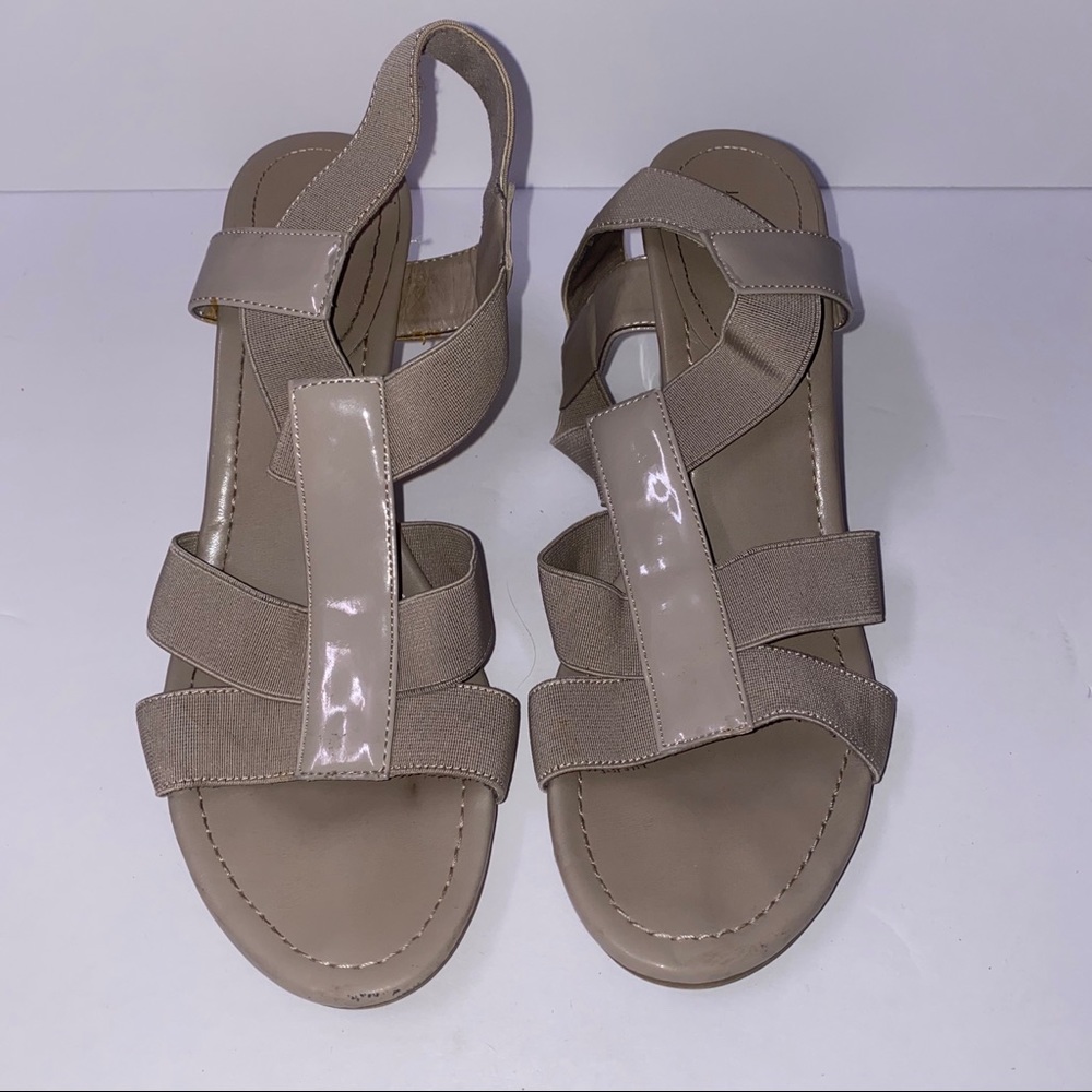 🦋 Nude strappy wedge heel